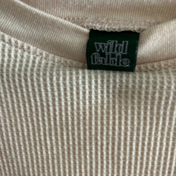 light pink cropped long sleeve shirt - Picture 3 of 4